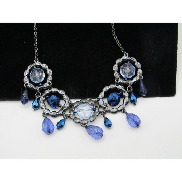 LIZ Claiborne Hanging Blue Lucite Beaded Rhinestone Gun Tone Necklace - Picture 4 of 5